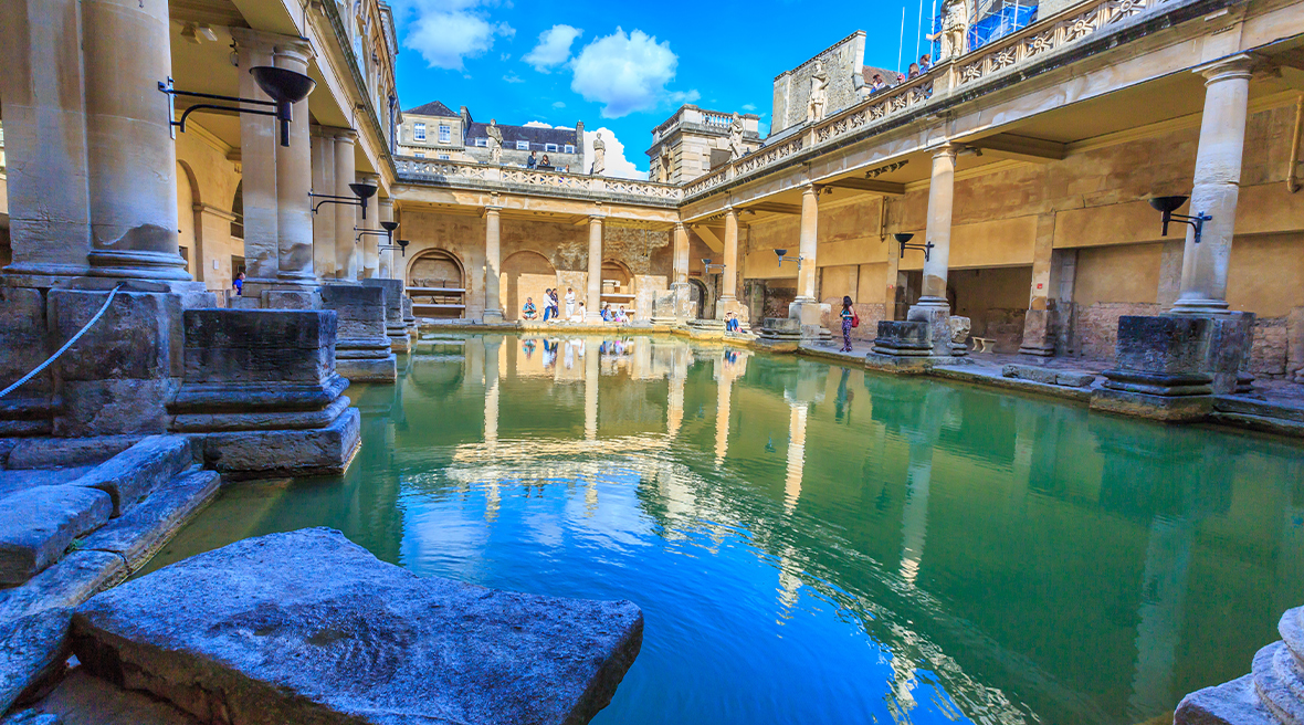 Visitez les Thermes romains de Bath, lors de votre séjour dans les Cotswolds